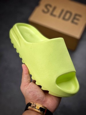 イージー スリッパ 偽物、Yeezy Slides スーパー コピー 激安 販売